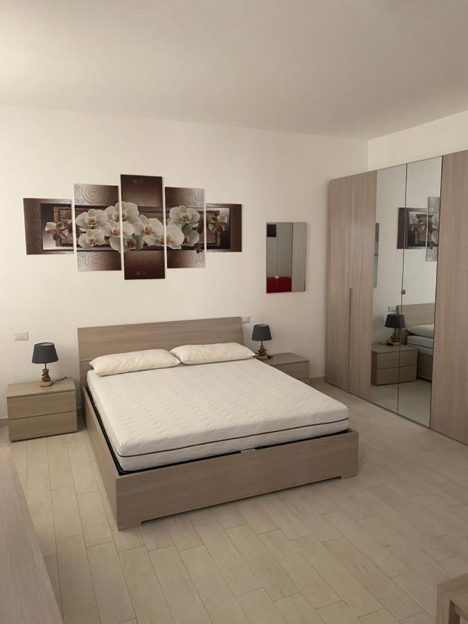 Senza Pensieri Via 4 Novembre/Via Diaz Appartement Crema Buitenkant foto